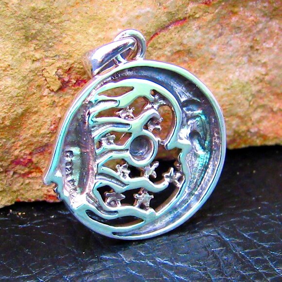 Solid 925 Sterling Silver Celestial Journeys Saturn Dual Moons & Stars Pendant - Picture 2 of 2